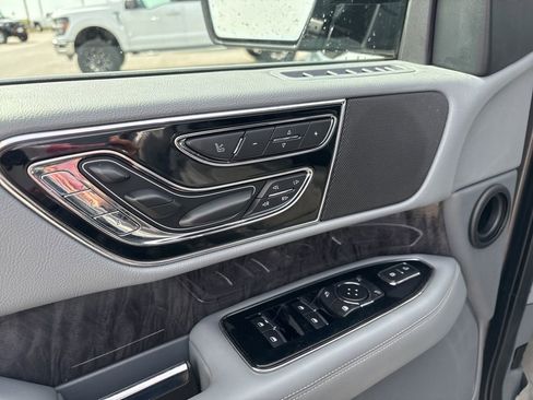 Used 2018 Lincoln Navigator L Reserve w/ Technology Package image 39