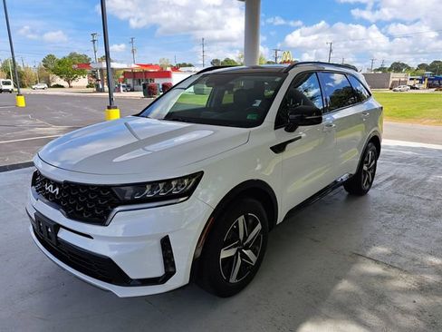 Used 2023 Kia Sorento S w/ Panoramic Sunroof Package FWD image 3