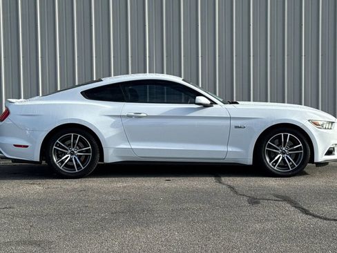 Used 2017 Ford Mustang GT RWD image 3