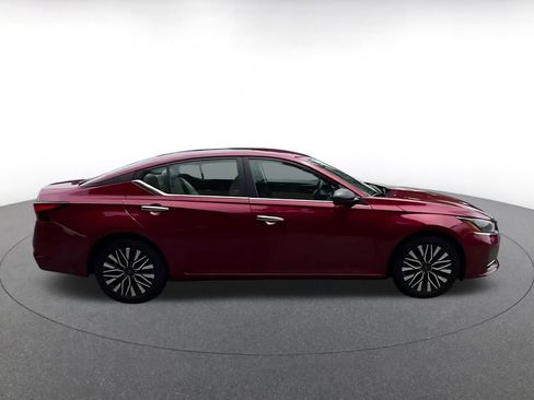 Used 2025 Nissan Altima 2.5 SV FWD image 15