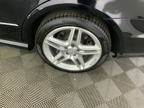 Used 2011 Mercedes-Benz E 550 4MATIC Sedan image 41