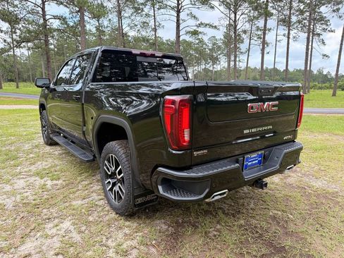 Used 2023 GMC Sierra 1500 AT4 w/ Technology Package AWD/4WD image 3