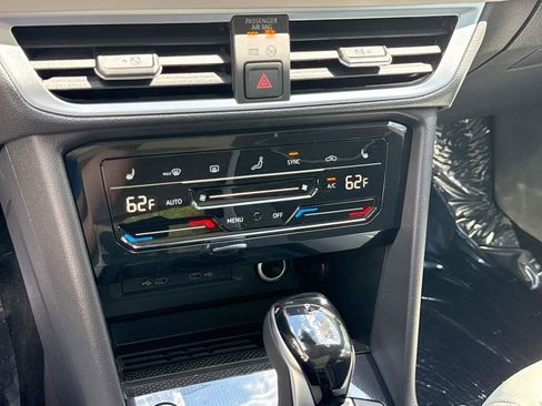 New 2026 Volkswagen Taos SE FWD image 17