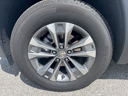 Used 2025 Chevrolet Equinox LT AWD/4WD image 16