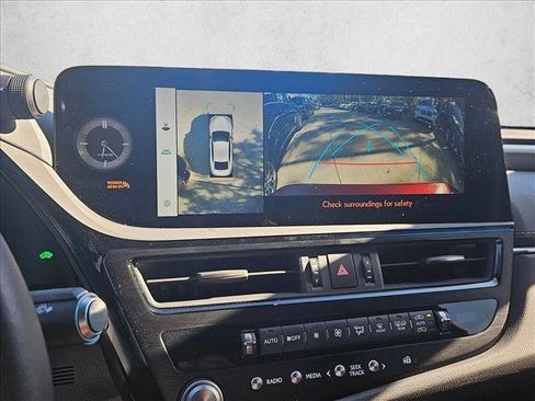 Used 2024 Lexus ES 300h F Sport image 17