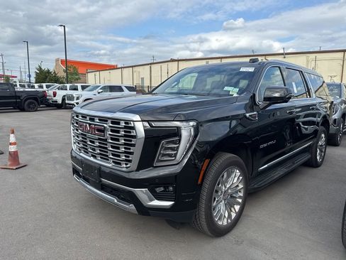 Used 2025 GMC Yukon XL Denali image 5