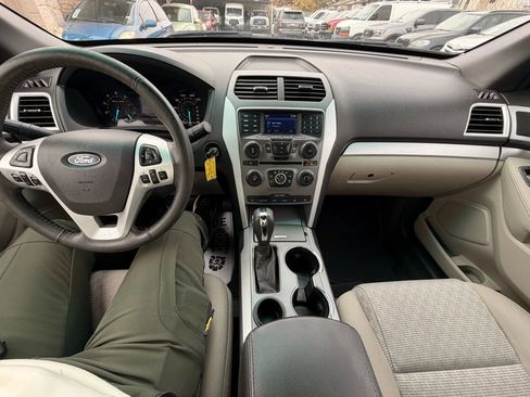 Used 2015 Ford Explorer XLT image 40