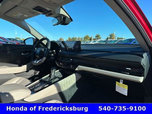 Certified 2025 Honda Accord Touring image 32