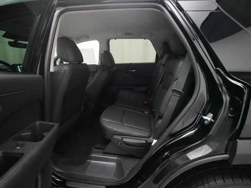 Certified 2025 Nissan Pathfinder SL image 16