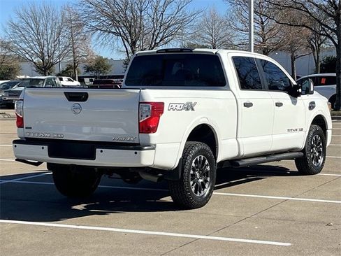 Used 2019 Nissan Titan PRO-4X w/ Pro-4x Convenience Package image 4