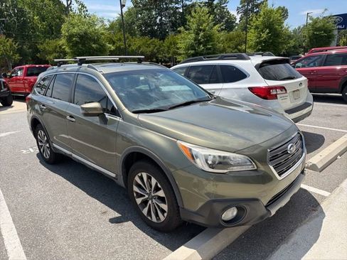 Used 2017 Subaru Outback 3.6R Touring AWD/4WD image 2