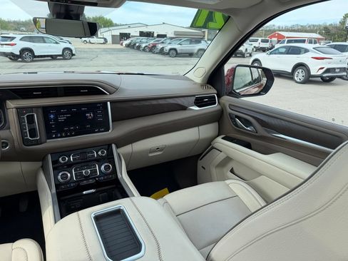 Used 2021 GMC Yukon Denali w/ Denali Premium Package AWD/4WD image 22