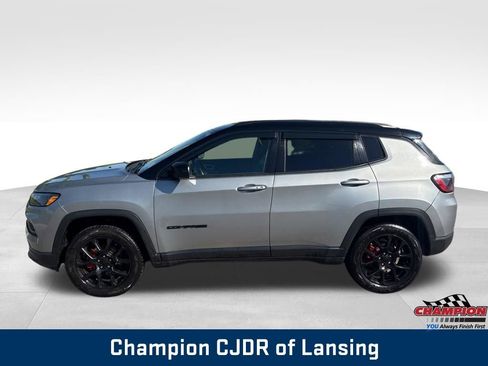 Used 2022 Jeep Compass Latitude w/ Convenience Group AWD/4WD image 4