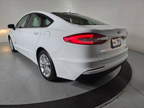 Used 2019 Ford Fusion SE FWD image 3