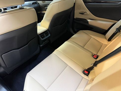 Used 2020 Lexus ES 300h w/ Premium Package image 39