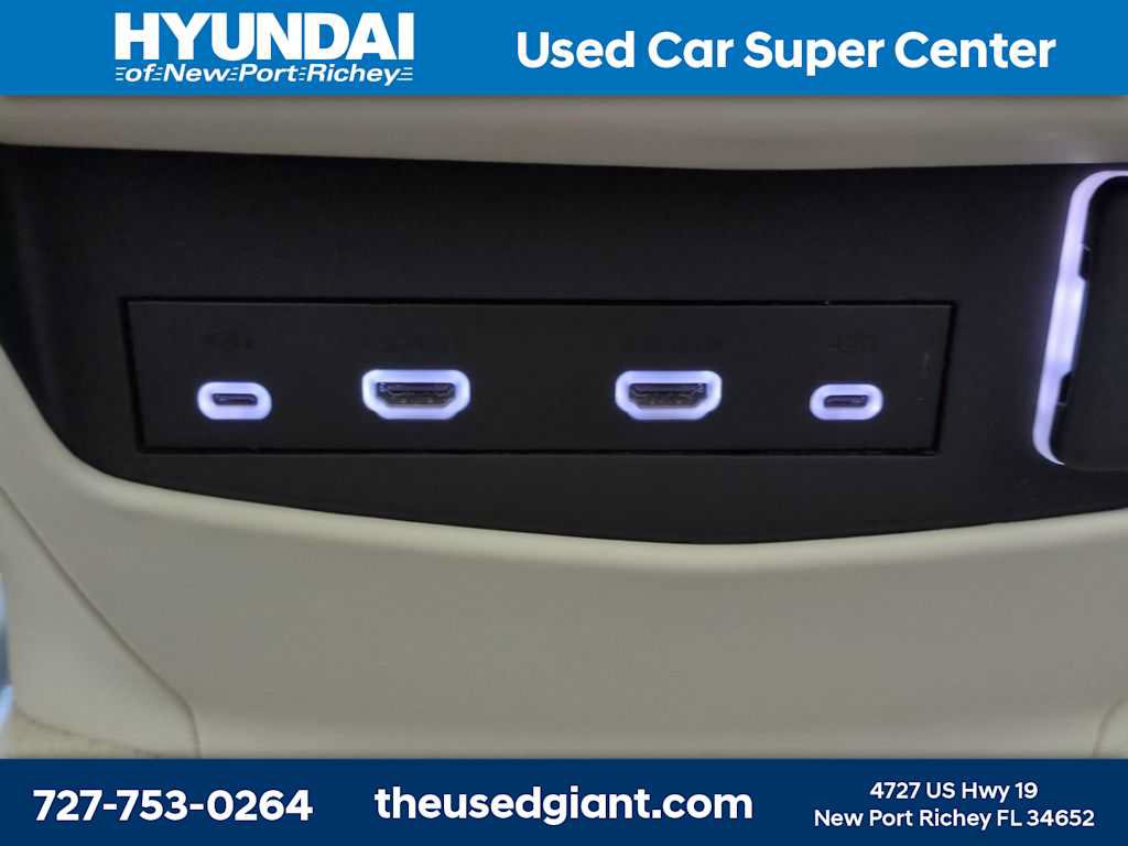 Used 2024 Cadillac Escalade Premium Luxury Platinum w/ Heavy-Duty Trailer Package AWD/4WD image 17