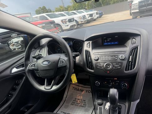 Used 2018 Ford Focus SE FWD image 19