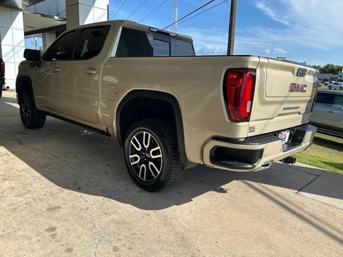 Used 2023 GMC Sierra 1500 AT4 w/ AT4 Preferred Package AWD/4WD image 5