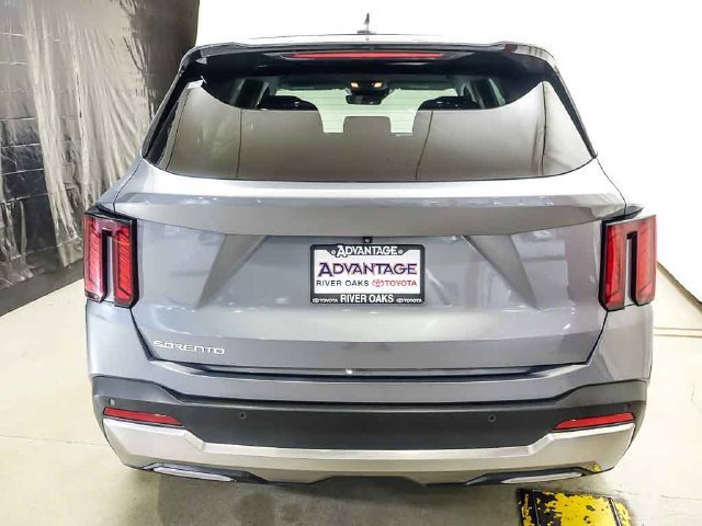 Used 2024 Kia Sorento S FWD image 6