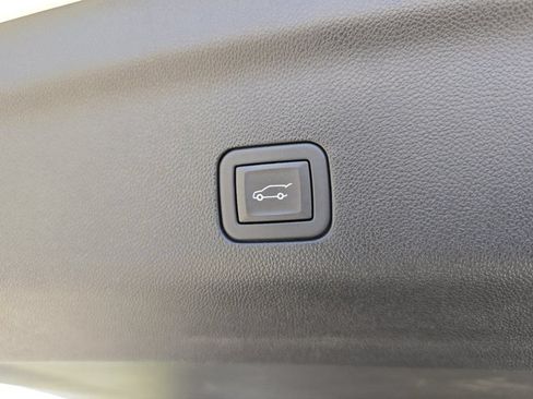 Used 2024 GMC Yukon Denali Ultimate AWD/4WD image 25
