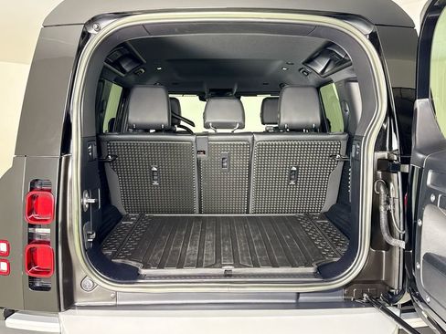 Used 2023 Land Rover Defender 110 S image 26