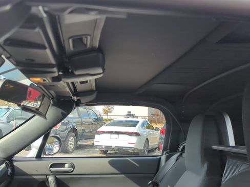 Used 2015 MAZDA MX-5 Miata Sport w/ Convenience Package image 19