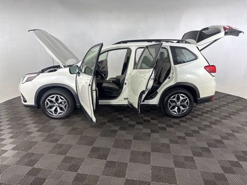 Used 2024 Subaru Forester Premium AWD/4WD image 16