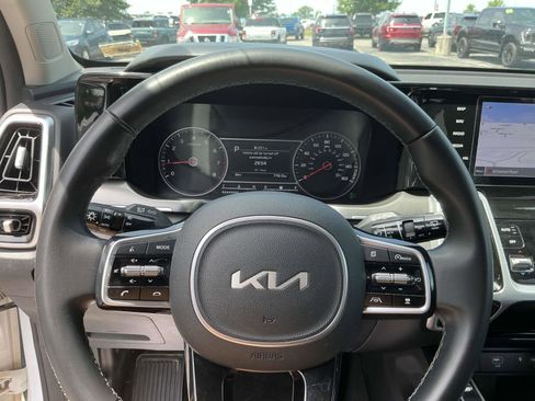 Used 2022 Kia Sorento SX image 16