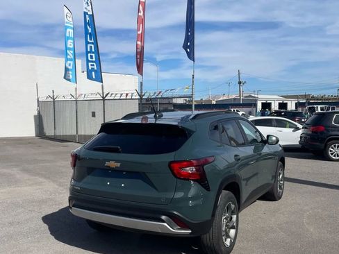 Used 2025 Chevrolet Trax LT image 3
