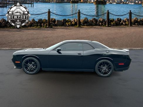Used 2018 Dodge Challenger SXT w/ Blacktop Package RWD image 5