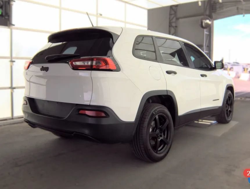 Used 2017 Jeep Cherokee Sport FWD image 2