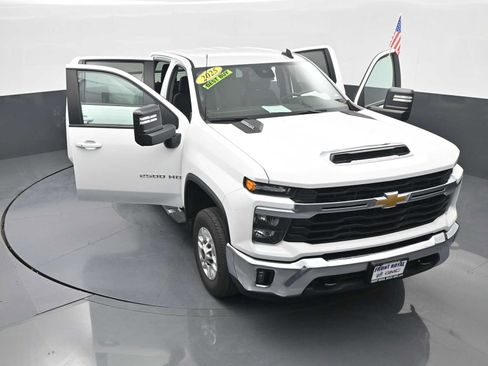 Used 2025 Chevrolet Silverado 2500 LT w/ Convenience Package AWD/4WD image 41