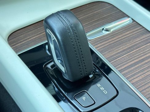 Used 2021 Volvo XC60 T8 Inscription Expression w/ Advanced Package image 23