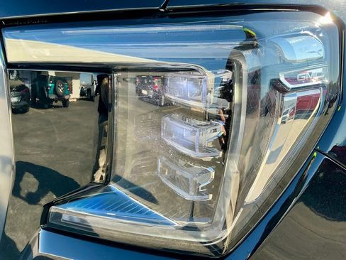 Used 2023 GMC Yukon AT4 w/ AT4 Premium Package image 10