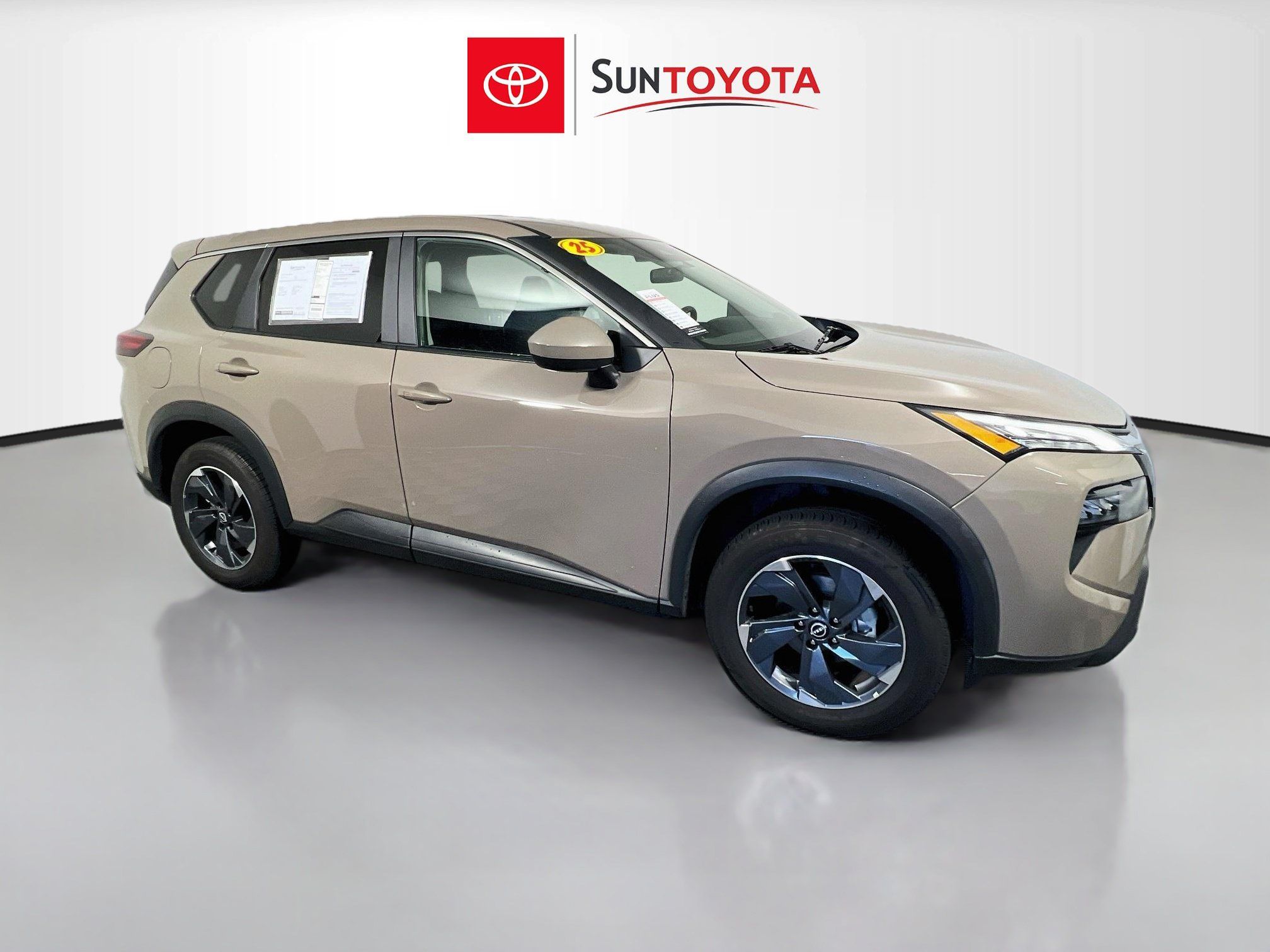 Used 2025 Nissan Rogue SV FWD image 1