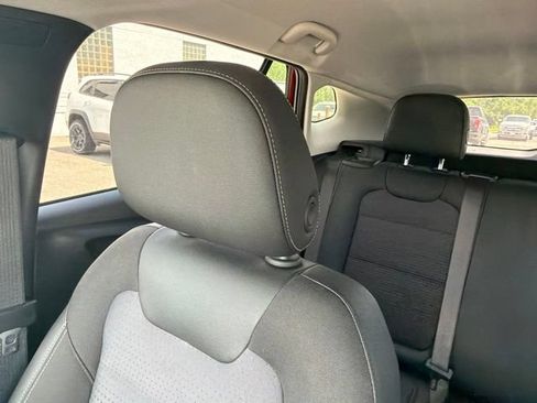 Used 2025 Chevrolet Trax LT FWD image 55