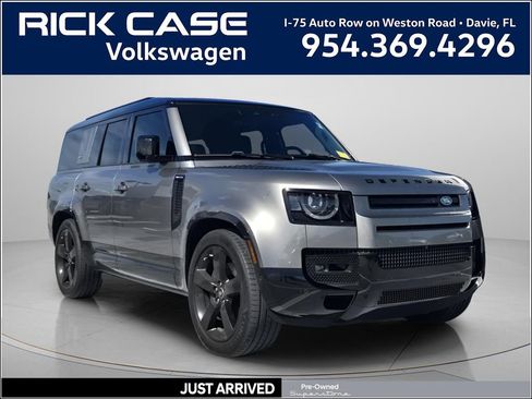 Used 2024 Land Rover Defender 130 X-Dynamic SE image 1