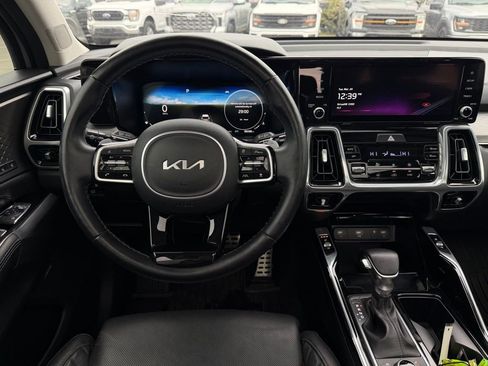 Used 2023 Kia Sorento SX image 16