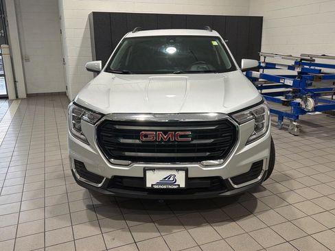 Used 2022 GMC Terrain SLE w/ Driver Convenience Package AWD/4WD image 11