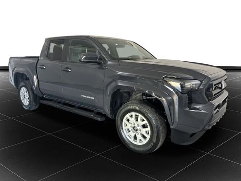 Used 2025 Toyota Tacoma SR5 image 7