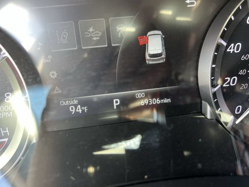 Used 2024 Toyota Highlander LE FWD image 22