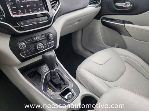 Used 2020 Jeep Cherokee Limited w/ Technology Group FWD image 27