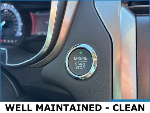 Used 2017 Ford Fusion SE w/ Fusion SE Technology Package image 10