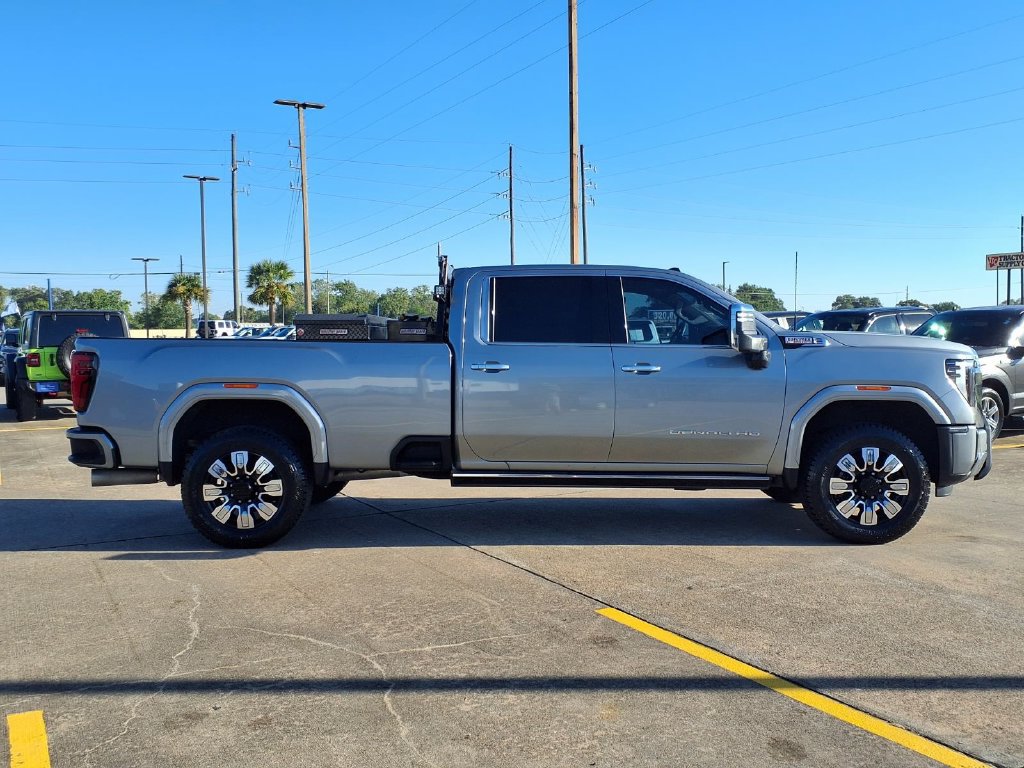 Used 2024 GMC Sierra 3500 Denali w/ Denali Reserve Package AWD/4WD image 8