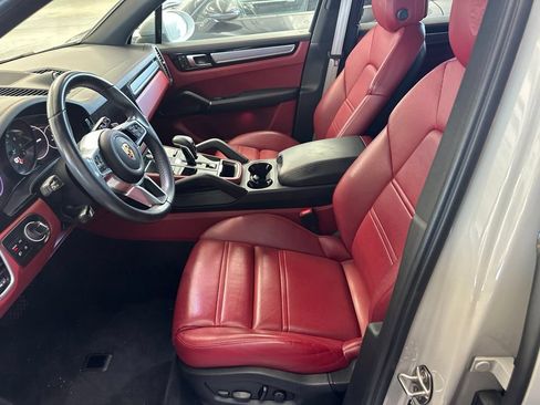Used 2023 Porsche Cayenne Platinum Edition AWD/4WD image 4
