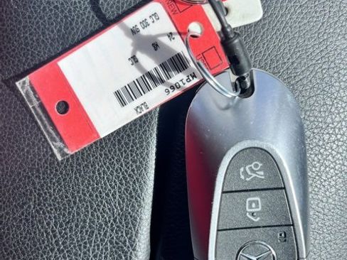 Used 2024 Mercedes-Benz GLC 300 image 13