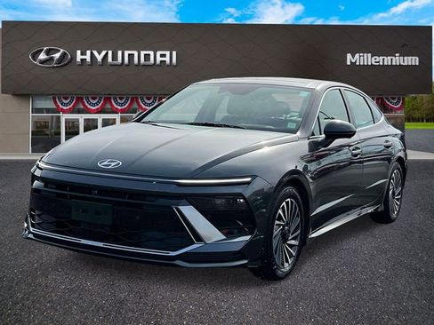 Used 2025 Hyundai Sonata Limited image 4