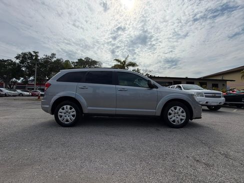Used 2020 Dodge Journey SE FWD image 5