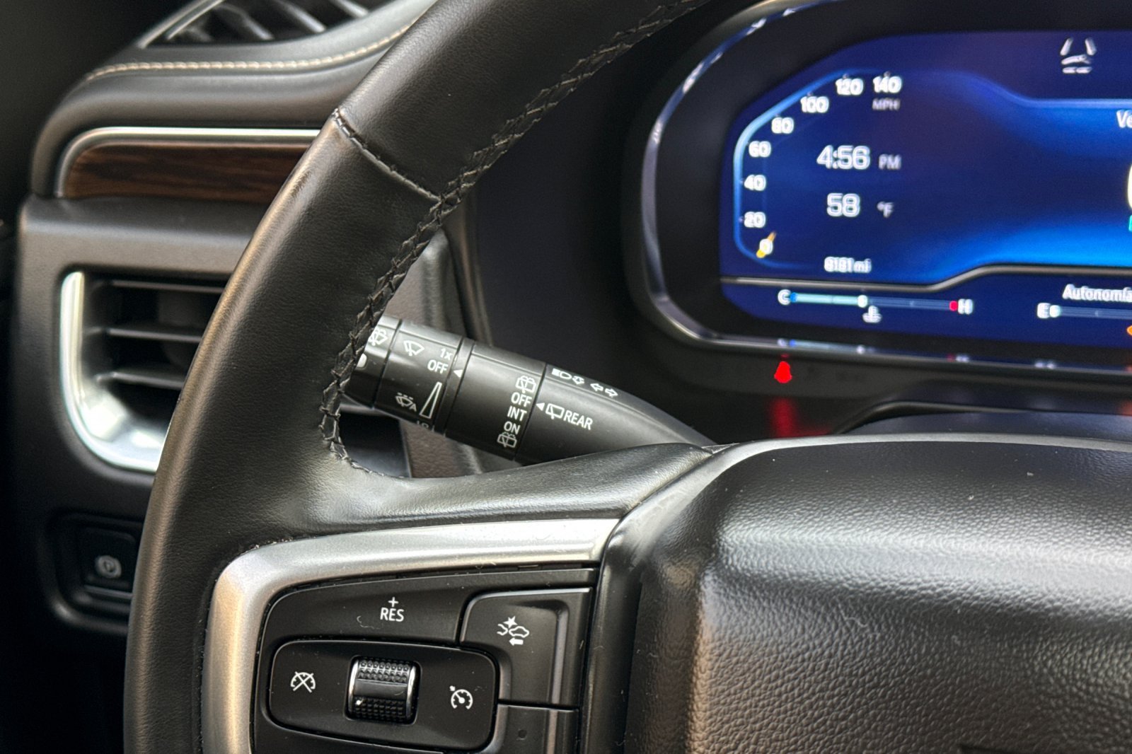 Used 2025 Chevrolet Tahoe Premier AWD/4WD image 33
