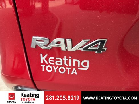 Used 2025 Toyota RAV4 SE w/ Weather & Moonroof Package image 9